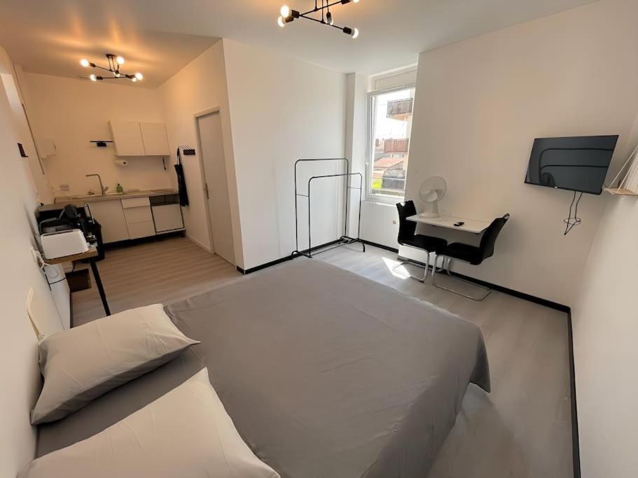 Studio B2 20M2 Cosy 5Min A Pied Des Gares Roanne Exteriör bild
